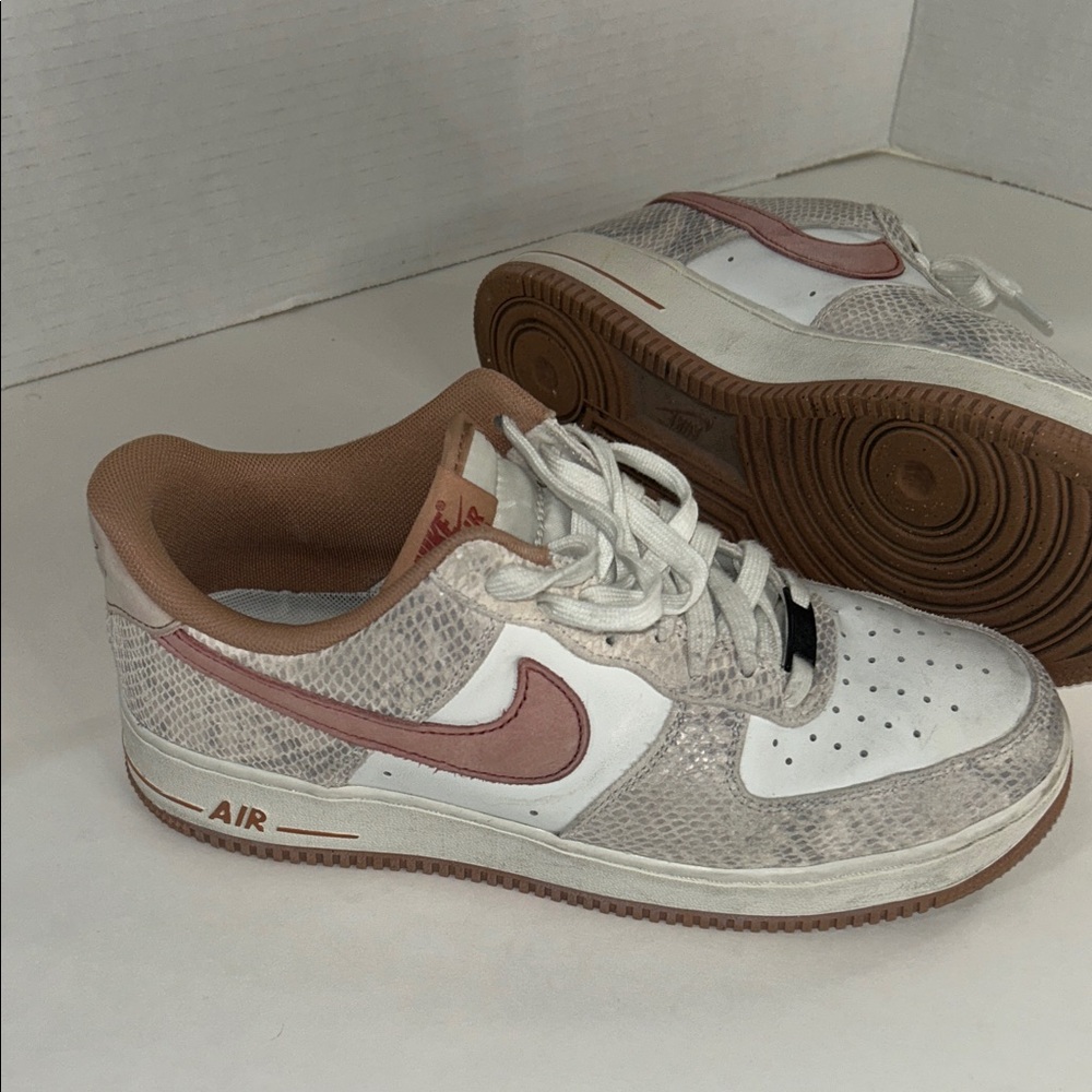 Nike Air Low Sneakers White and Pink